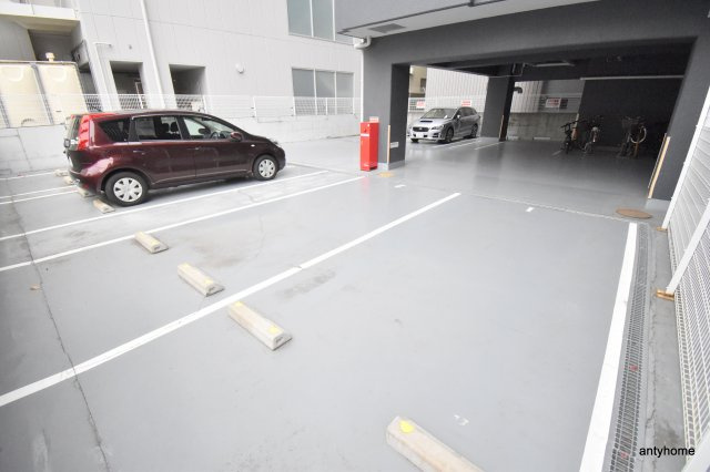 サンクリエイト江坂　仲介手数料無料の駐車場