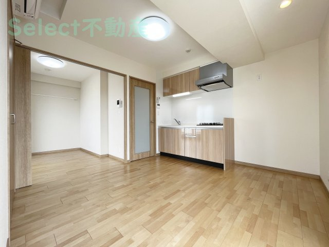 セレニティー東山公園の居間・リビング