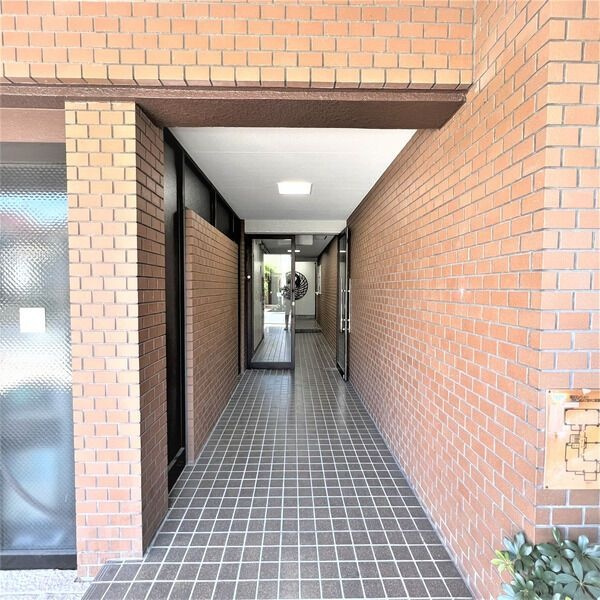 ファミール森後のエントランス