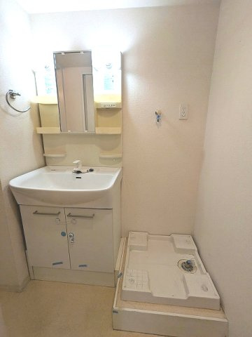 ParkAxis秋葉原の洗面所|トイレと独立した脱衣洗面室、洗濯機置場