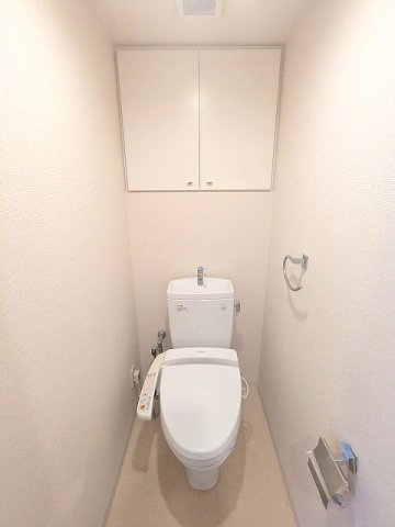 ParkAxis秋葉原のトイレ|洗面室と独立した温水洗浄便座