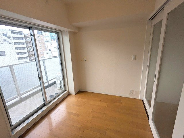 ParkAxis秋葉原の設備|4.4帖洋室、南向き