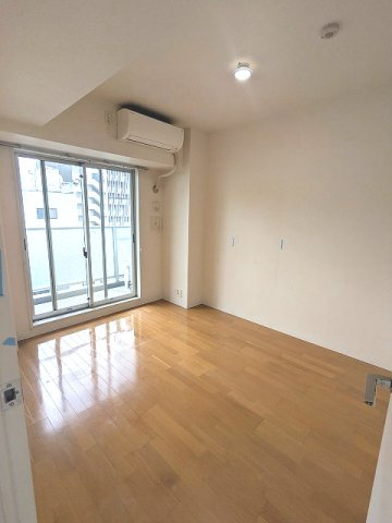 ParkAxis秋葉原の設備|6帖洋室、南向き、エアコン付、ウォークインクローゼット