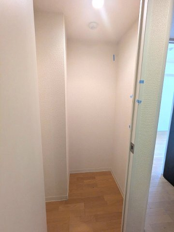 ParkAxis秋葉原の設備|室内廊下の0.5帖ストックルーム