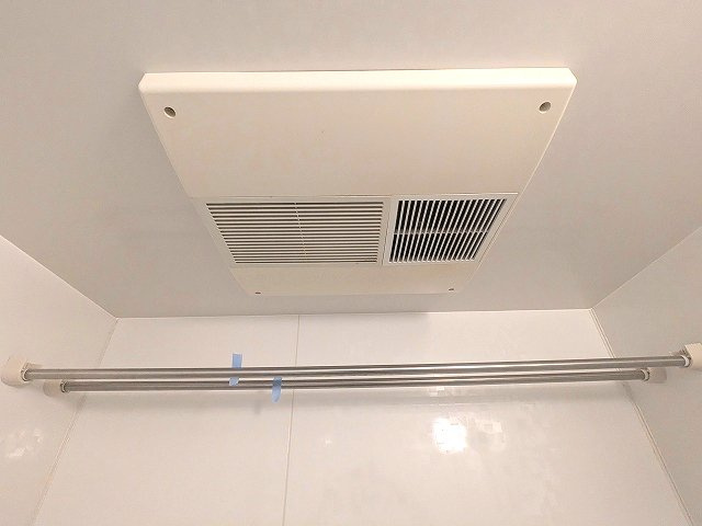 ParkAxis秋葉原の設備|浴室換気乾燥機はバーが2本付