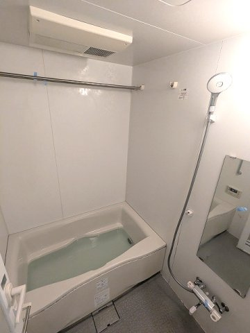 ParkAxis秋葉原の浴室|追焚オートバス、浴室換気乾燥機はバーが2本付、ワイドシャワーヘッド
