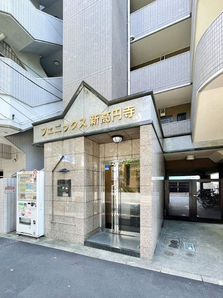 フェニックス新高円寺のエントランス