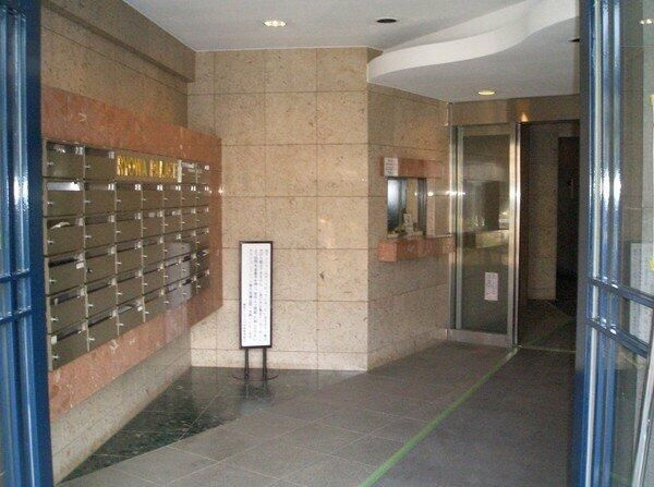 菱和パレス小竹向原のエントランス