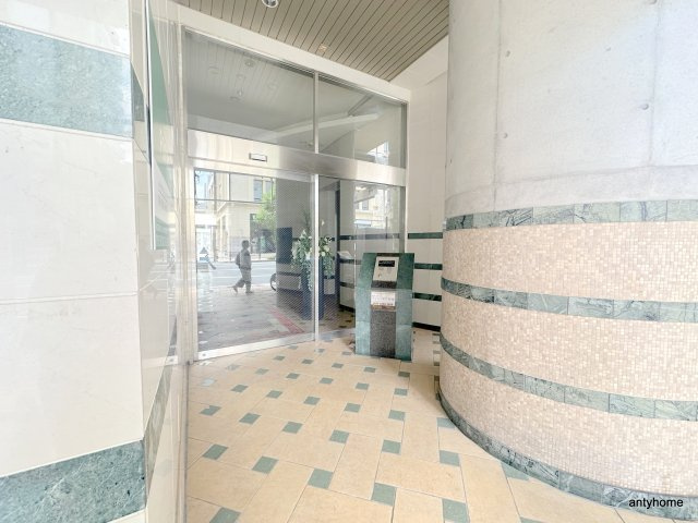 PHOENIX難波EAST　仲介手数料無料のエントランス