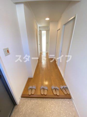 大阪市淀川区木川東２丁目の賃貸マンションの玄関