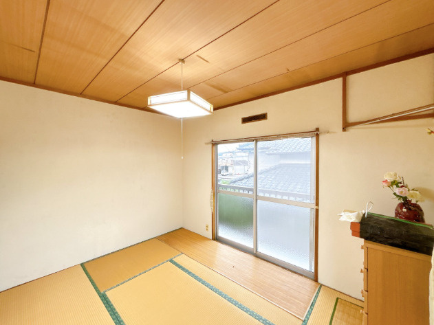 「生活利便施設が身近に揃う快適な住まい」高知市葛島1丁目　中古一戸建ての和室|障子越しにやわらかな日差しが届く和室！イグサの香りに包まれてリラックスできます。