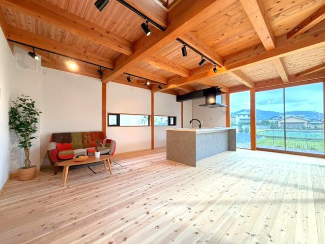 土地約１０２坪のオール電化住宅◆令和８年７月リフォーム済み◆右京区嵯峨観空寺久保殿町の居間・リビング|リビング