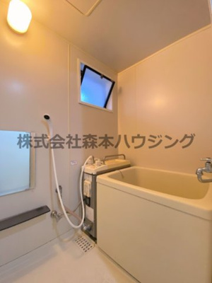 【浴室】 | 　セピアハイツ | ※反転タイプ別室の写真となります。
　設備内容や色調など相違がある場合は実際のお部屋の現状優先となります。