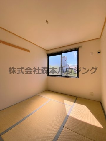 【和室】 | 　セピアハイツ | ※反転タイプ別室の写真となります。
　設備内容や色調など相違がある場合は実際のお部屋の現状優先となります。