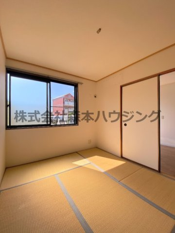 【和室】 | 　セピアハイツ | ※反転タイプ別室の写真となります。
　設備内容や色調など相違がある場合は実際のお部屋の現状優先となります。