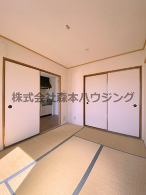 【和室】 | 　セピアハイツ | ※反転タイプ別室の写真となります。
　設備内容や色調など相違がある場合は実際のお部屋の現状優先となります。