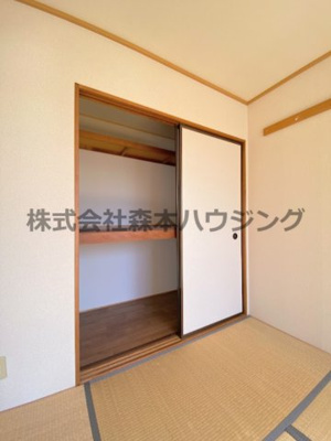 【収納】 | 　セピアハイツ | ※反転タイプ別室の写真となります。
　設備内容や色調など相違がある場合は実際のお部屋の現状優先となります。