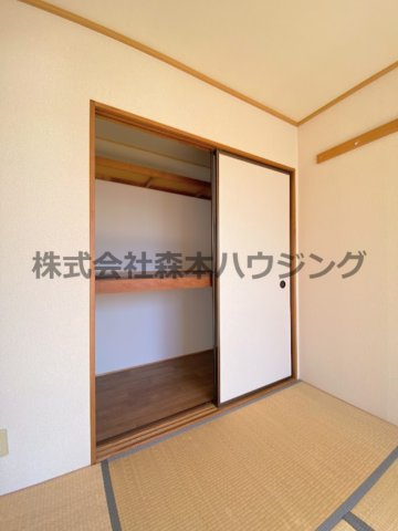 【収納】 | 　セピアハイツ | ※反転タイプ別室の写真となります。
　設備内容や色調など相違がある場合は実際のお部屋の現状優先となります。