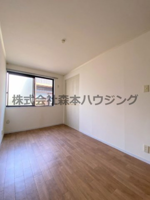 【洋室】 | 　セピアハイツ | ※反転タイプ別室の写真となります。
　設備内容や色調など相違がある場合は実際のお部屋の現状優先となります。