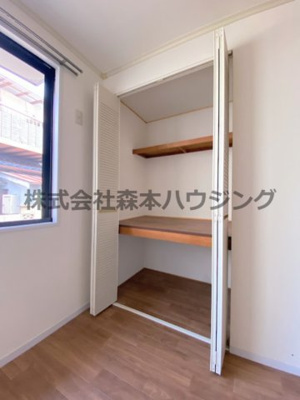 【収納】 | 　セピアハイツ | ※反転タイプ別室の写真となります。
　設備内容や色調など相違がある場合は実際のお部屋の現状優先となります。
