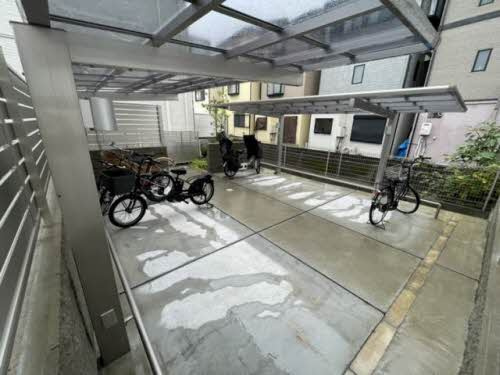シャーメゾン　アピの駐車場