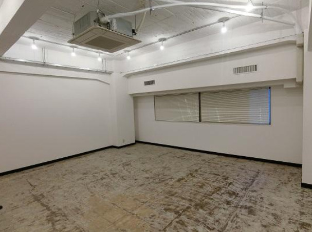 大阪市中央区南本町２丁目の事務所のロビー