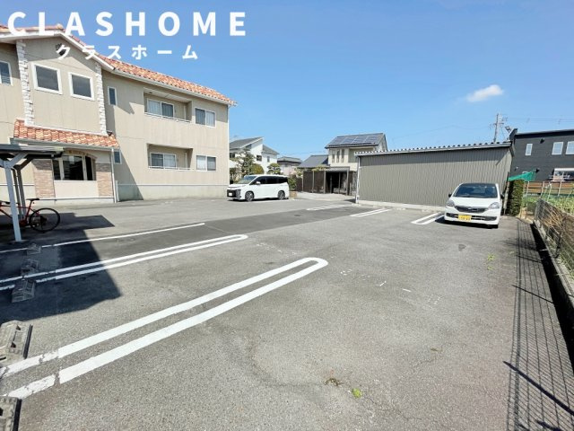 ルミエール的場　　刈谷市近郊の賃貸はクラスホーム刈谷店の駐車場