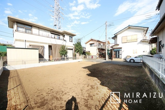 【前面道路含む現地写真】 | 暮らしやすさを考えたプランで快適な現地ロケーションを実現。安らぎに満たされる、ゆとりのある日々を過ごせます♪