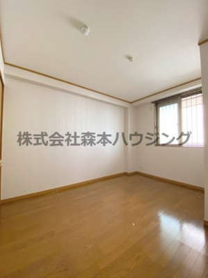 【洋室】 | 　欅ガーデン | ※同タイプ別室の写真を使用しています。
　設備内容や色調など相違がある場合は実際のお部屋の現状優先となります。