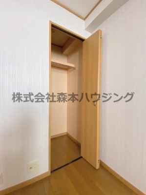 【収納】 | 　欅ガーデン | ※同タイプ別室の写真を使用しています。
　設備内容や色調など相違がある場合は実際のお部屋の現状優先となります。
