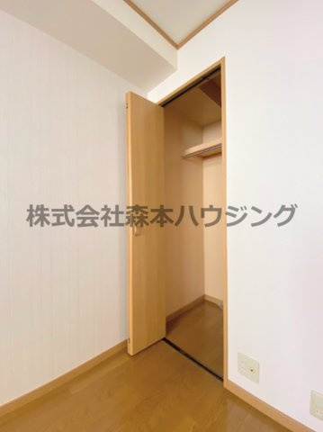 【収納】 | 　欅ガーデン | ※同タイプ別室の写真を使用しています。
　設備内容や色調など相違がある場合は実際のお部屋の現状優先となります。