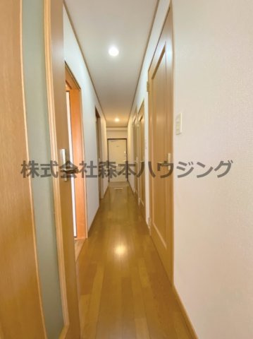 【内装】 | 　欅ガーデン | ※同タイプ別室の写真を使用しています。
　設備内容や色調など相違がある場合は実際のお部屋の現状優先となります。
