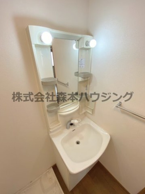 【独立洗面台】 | 　欅ガーデン | ※同タイプ別室の写真を使用しています。
　設備内容や色調など相違がある場合は実際のお部屋の現状優先となります。