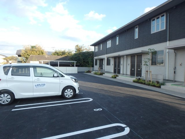 シャーメゾンことぶきの駐車場