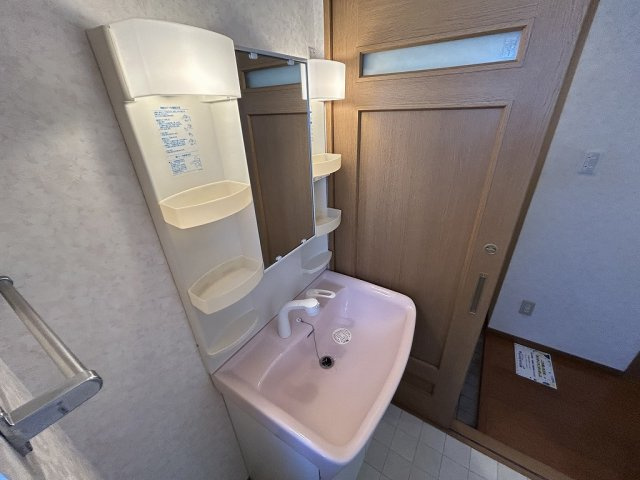 レイバーハイツの独立洗面台|＊間取り反転の場合あり
内装が若干異なる場合がございます