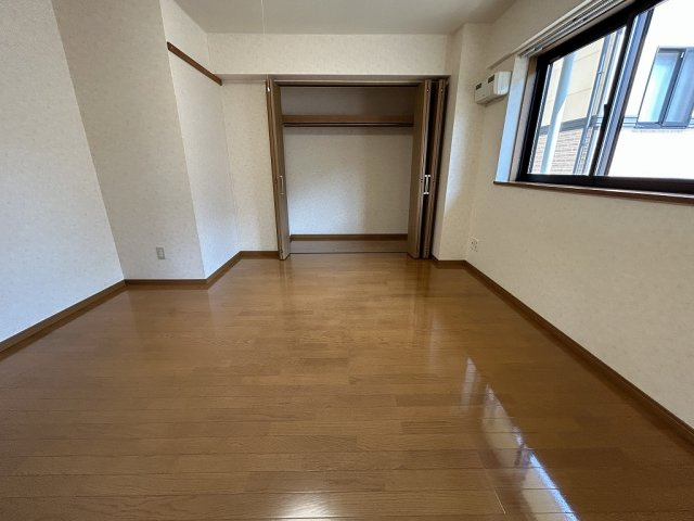 レイバーハイツの洋室|＊間取り反転の場合あり
内装が若干異なる場合がございます