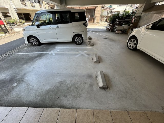 レイバーハイツの駐車場|駐車スペースもあります