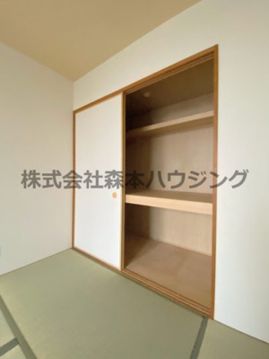 【収納】 | 　サンライズ早子 | ※反転タイプ別室の写真となります。
　設備内容や色調など相違がある場合は実際のお部屋の現状優先となります。