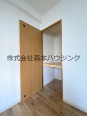 【収納】 | 　サンライズ早子 | ※反転タイプ別室の写真となります。
　設備内容や色調など相違がある場合は実際のお部屋の現状優先となります。