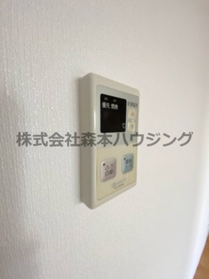 【設備】 | 　サンライズ早子 | ※反転タイプ別室の写真となります。
　設備内容や色調など相違がある場合は実際のお部屋の現状優先となります。
