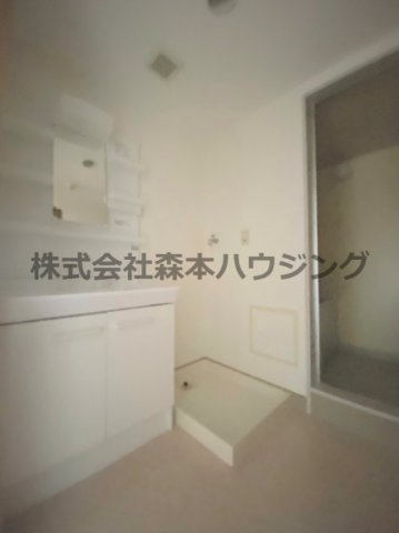 【洗面所】 | 　サンライズ早子 | ※反転タイプ別室の写真となります。
　設備内容や色調など相違がある場合は実際のお部屋の現状優先となります。