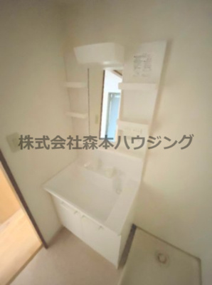 【独立洗面台】 | 　サンライズ早子 | ※反転タイプ別室の写真となります。
　設備内容や色調など相違がある場合は実際のお部屋の現状優先となります。