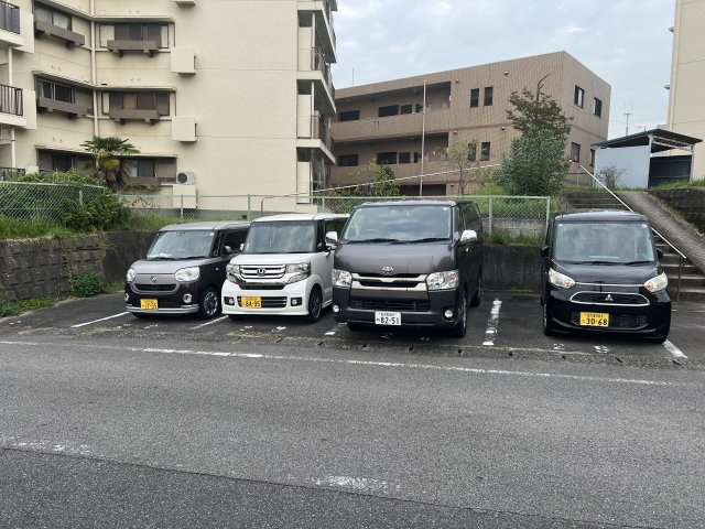名和団地の駐車場