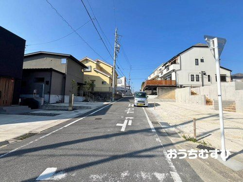 尾張旭市桜ケ丘町10期(全2区画)の前面道路含む現地写真