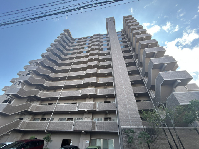 「南東向き×陽光あふれる開放的なLDK」高知市桟橋通3丁目アルファステイツ桟橋通り3　中古マンションの外観|堂々とした佇まい。陽当たり＆通風良好な分譲マンション！落ち着いた周辺環境も魅力です☆