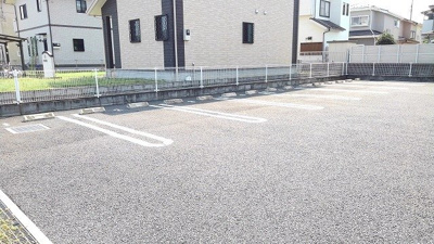【駐車場】 | ヴィラ・アンジュ | 車をお持ちの方に嬉しい駐車場付きの物件です