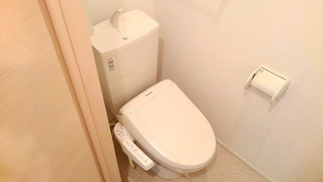【トイレ】 | ヴィラ・アンジュ | 落ち着いた色調のトイレです