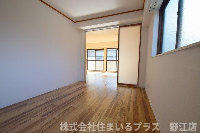 シャトー芦田の洋室