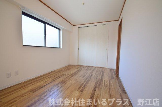 シャトー芦田の洋室