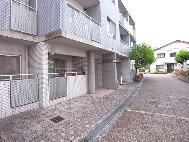 ラポールヨシキのエントランス